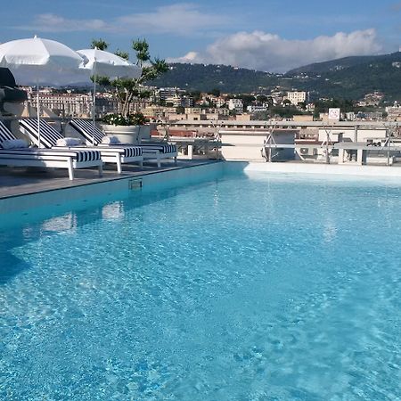 보스콜로 니스 호텔 앤 스파 외부 사진 Rooftop pool at the Hotel Carlton Cannes