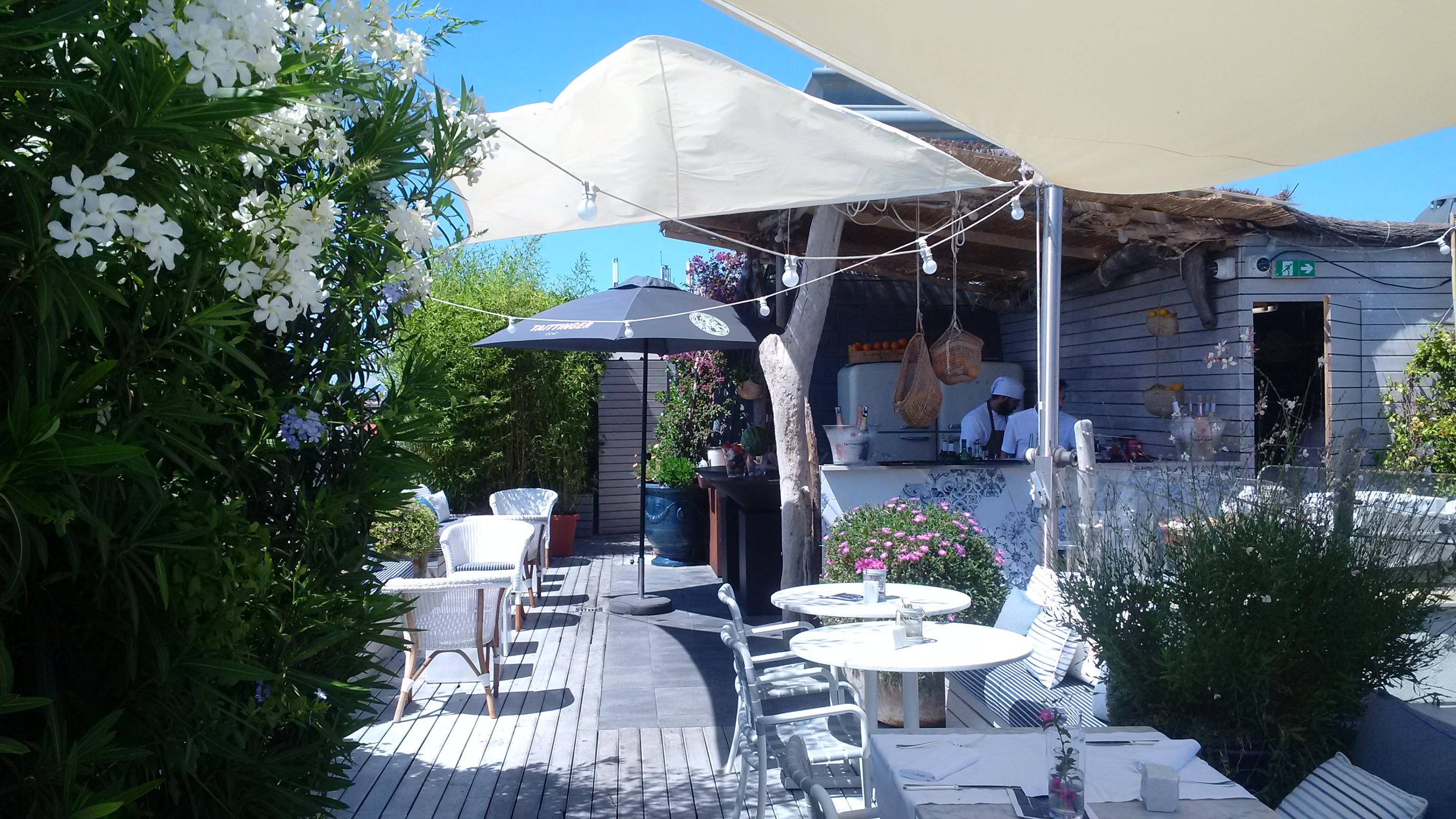 보스콜로 니스 호텔 앤 스파 외부 사진 The terrace of the restaurant
