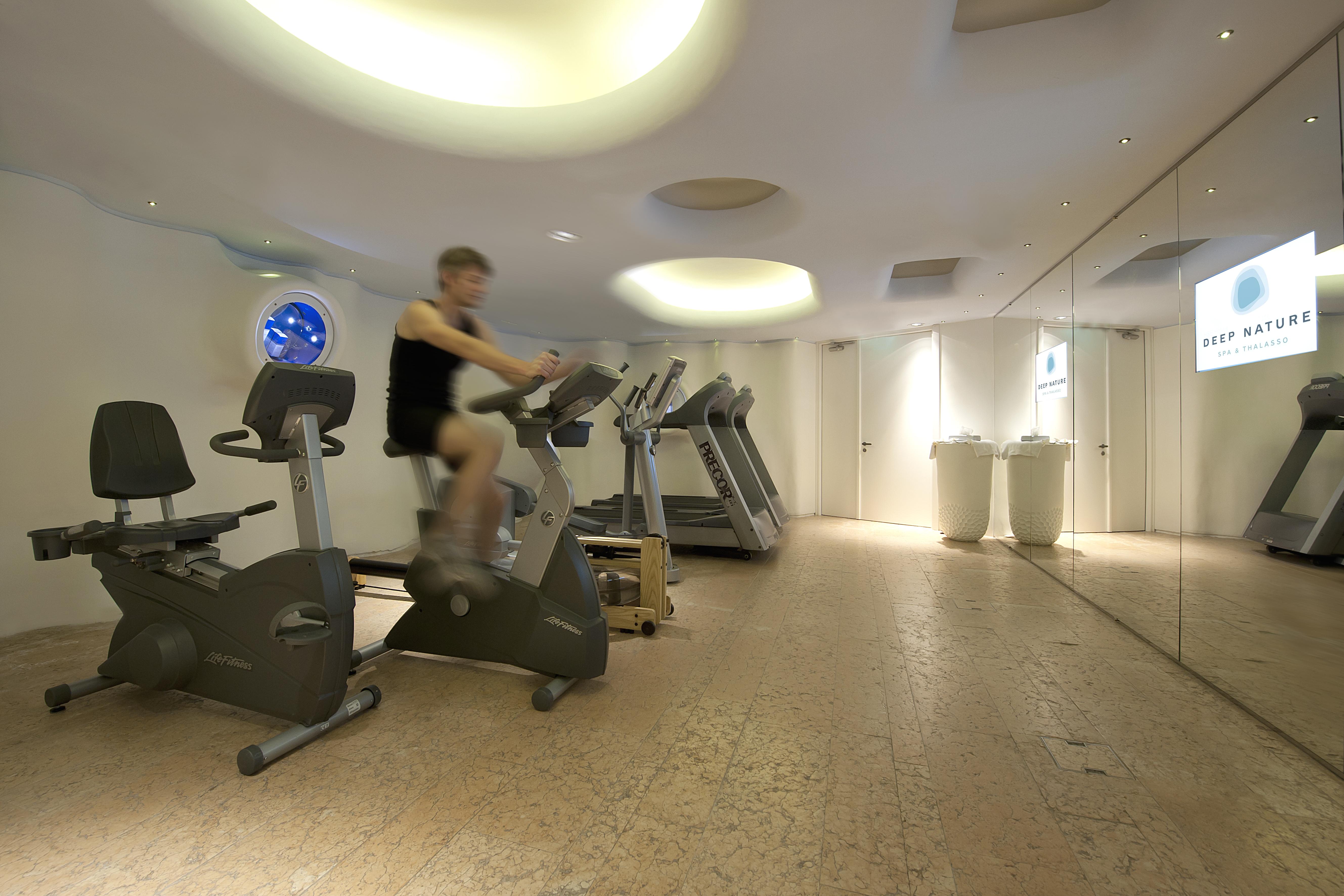 보스콜로 니스 호텔 앤 스파 외부 사진 The gym at the hotel