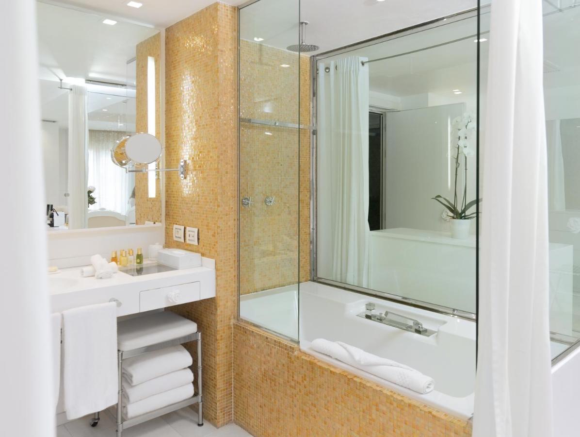 보스콜로 니스 호텔 앤 스파 외부 사진 A shower enclosure
