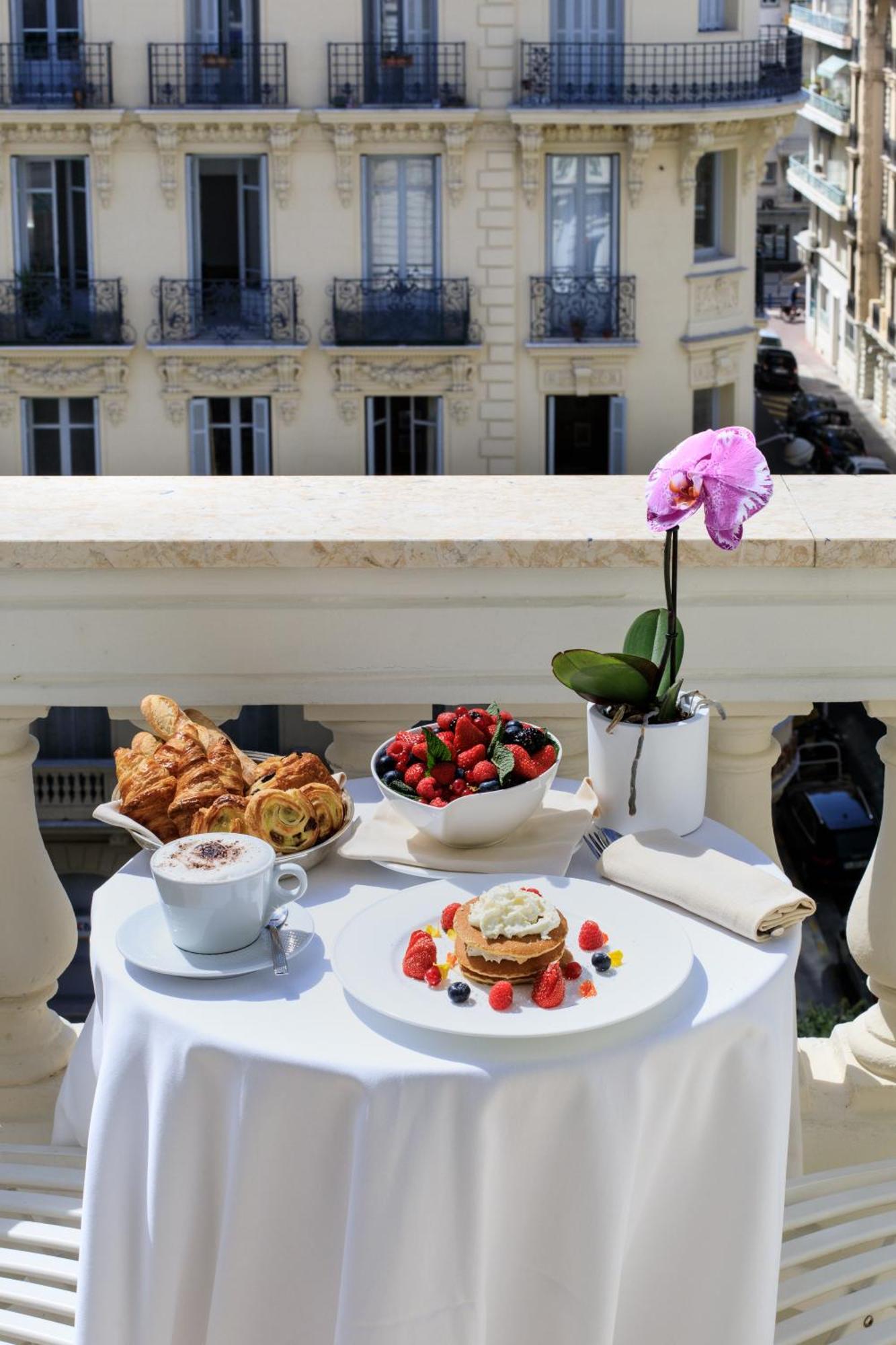 보스콜로 니스 호텔 앤 스파 외부 사진 Breakfast at the Hotel