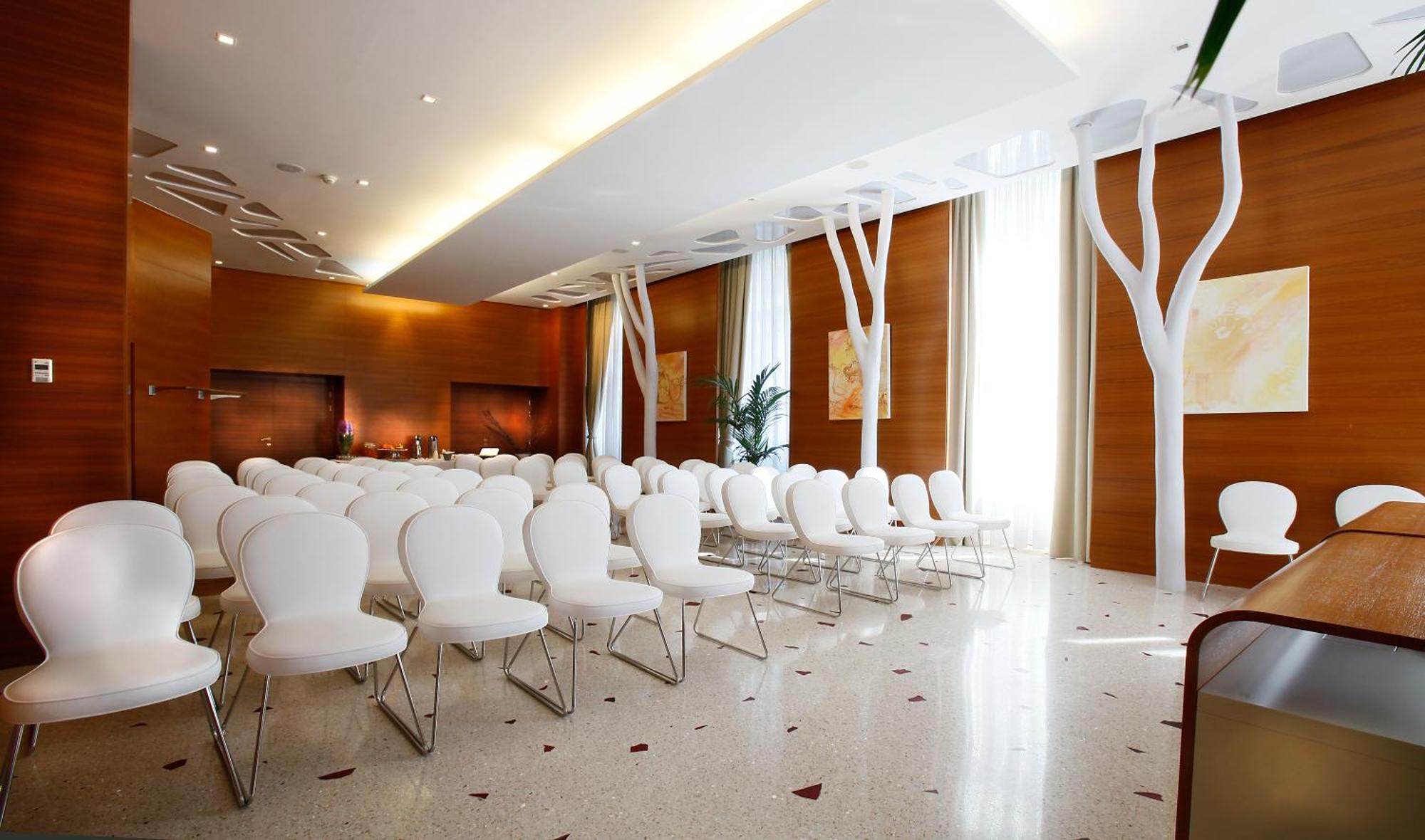 보스콜로 니스 호텔 앤 스파 외부 사진 The interior of the hotel